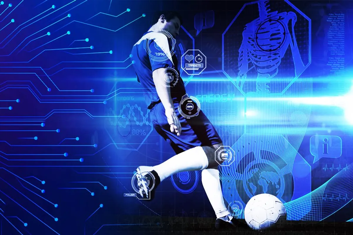 Des entraîneurs analysent des données de football, rugby et tennis sur un écran tactique.